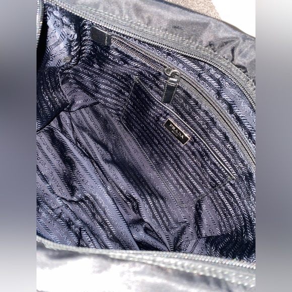 Prada Single Pocket Re-Nylon Messenger Shoulder Bag Black - Picture 5 of 7